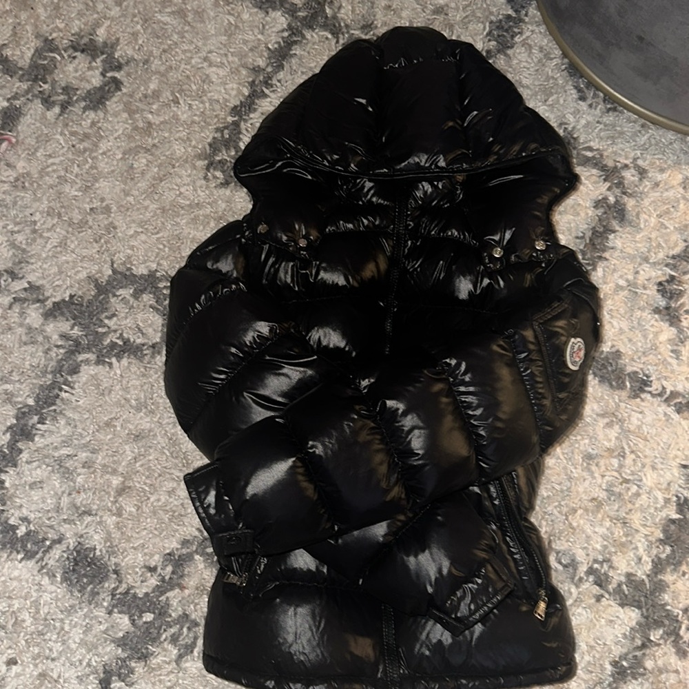 Women’s xs / Kids size 14 Moncler Maya